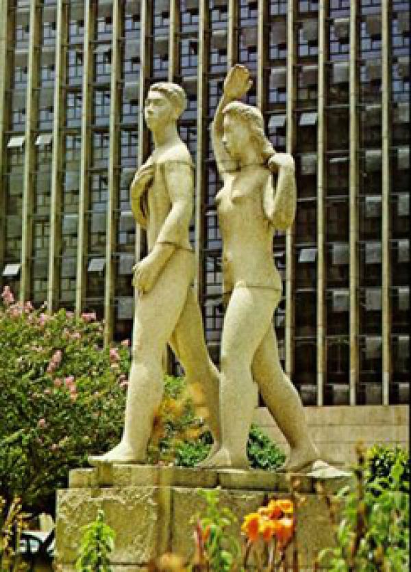 Monumento à Juventude Brasileira, 1947, Bruno Giorgi, granito de Petrópolis. Jardins do Palácio Gustavo Capanema (Rio de Janeiro, RJ). Fonte: Itaú Cultural