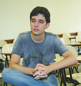 Marcus Sousa é um dos alunos participantes do Cais, além de trabalhar no Caps (Centro de Atenção Psicossocial) de Carapicuíba